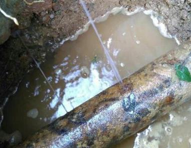 怀化市楼顶渗水维修公司分享下地暖漏水的原因及检测方法。